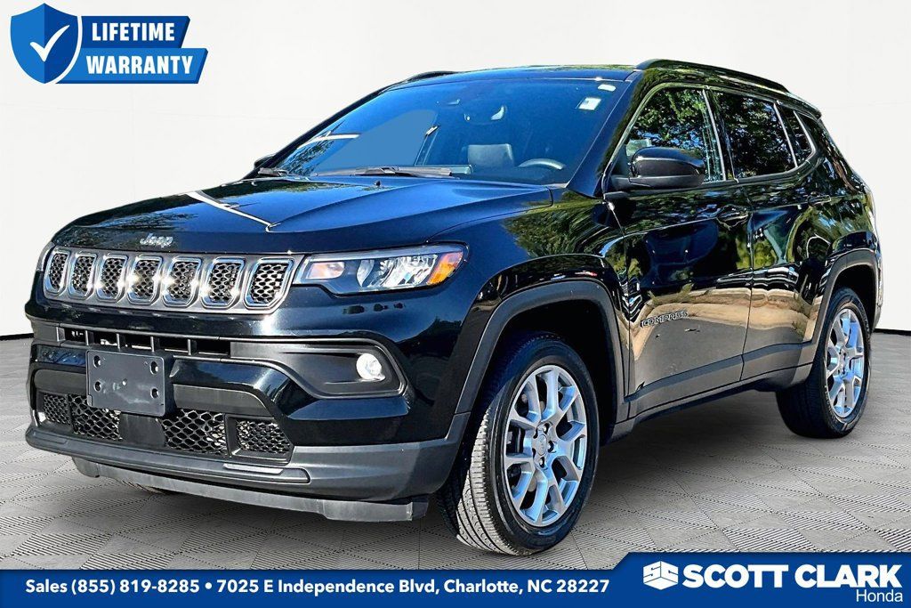 Used 2023 Jeep Compass Latitude AWD/4WD image 3
