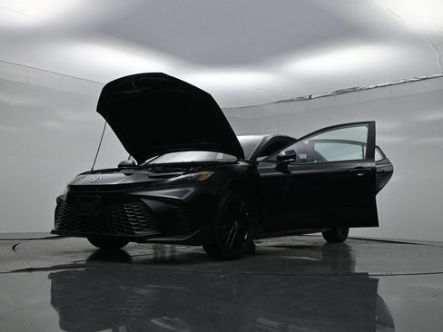 Used 2025 Toyota Camry SE FWD image 32
