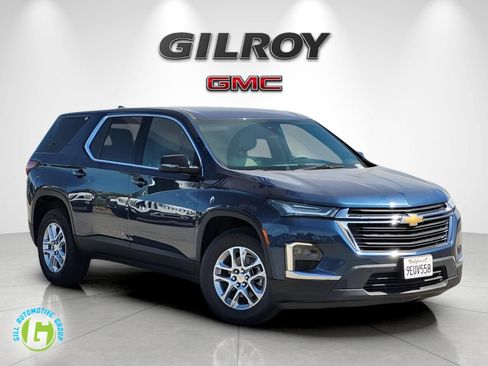 Used 2023 Chevrolet Traverse LS FWD image 1