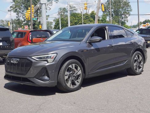Used 2022 Audi e-tron Premium w/ Convenience Plus Package AWD/4WD image 8