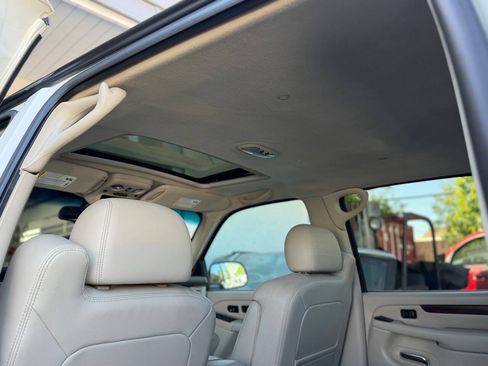 Used 2005 Cadillac Escalade EXT AWD/4WD image 45