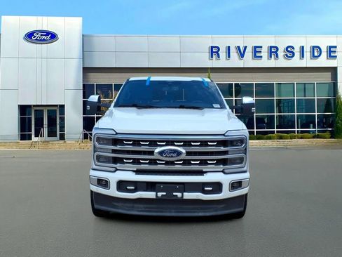 Used 2024 Ford F250 Platinum AWD/4WD image 2