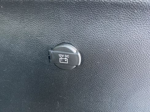 Used 2021 Chrysler Pacifica Touring-L w/ Uconnect Theater Family Group AWD/4WD image 32
