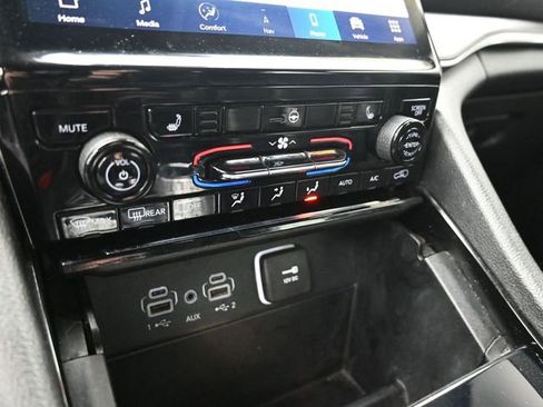 Used 2023 Jeep Grand Cherokee Limited AWD/4WD image 25