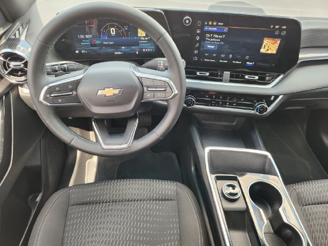Used 2026 Chevrolet Equinox LT w/ Safety and Technology Package FWD image 27