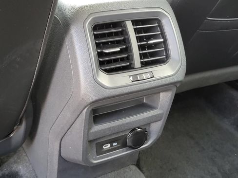 Used 2024 Volkswagen Tiguan SE FWD image 19