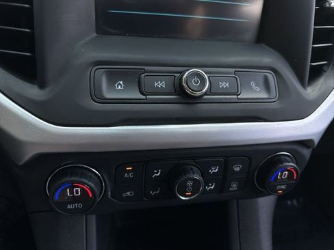 Used 2017 GMC Acadia SLE image 25