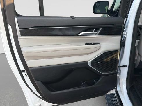 Used 2023 Jeep Wagoneer L 4WD w/ Convenience Group I image 14