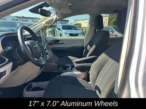 Certified 2020 Chrysler Pacifica Touring FWD image 15