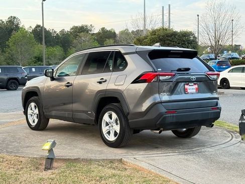 Used 2021 Toyota RAV4 LE image 5