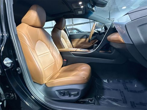 Used 2022 Toyota Avalon Limited image 36