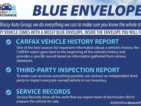 Used 2017 Ford Escape Titanium w/ Equipment Group 301A AWD/4WD image 2