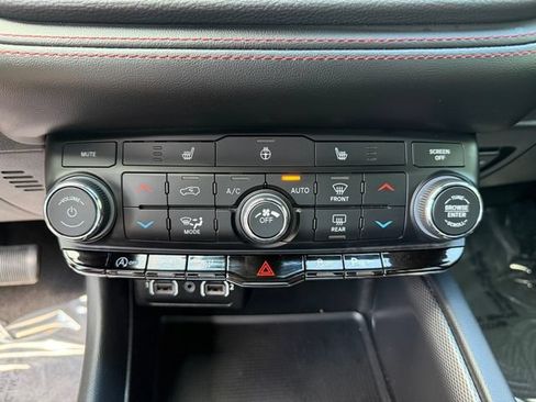 Used 2025 Dodge Durango GT RWD image 28