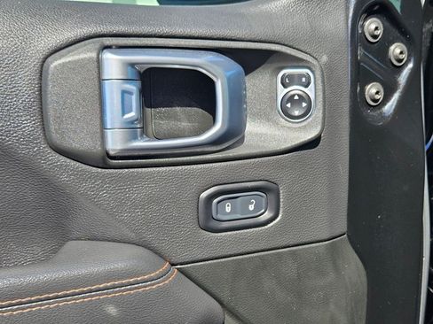 Used 2022 Jeep Gladiator Mojave w/ Cold Weather Group AWD/4WD image 11