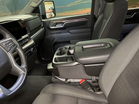 Used 2025 Chevrolet Silverado 2500 LT w/ Convenience Package image 32