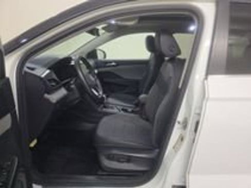 Used 2023 Volkswagen Taos SE w/ Panoramic Sunroof Package FWD image 14