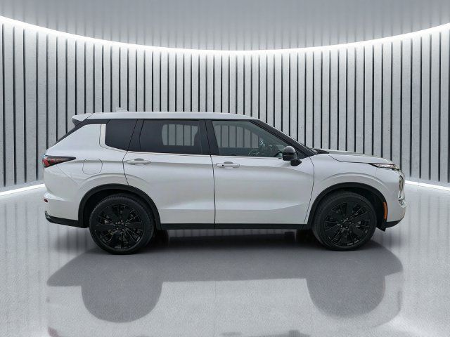 New 2026 Mitsubishi Outlander LE FWD image 3