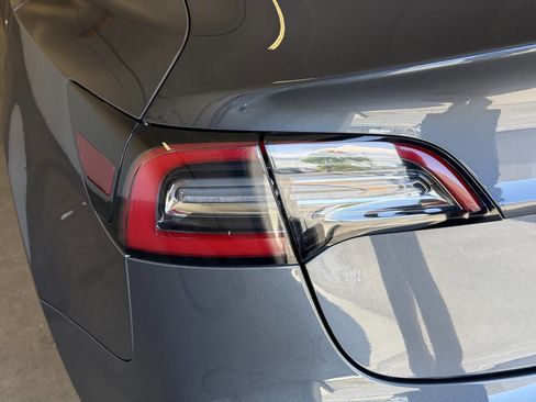 Used 2018 Tesla Model 3 Long Range RWD image 35