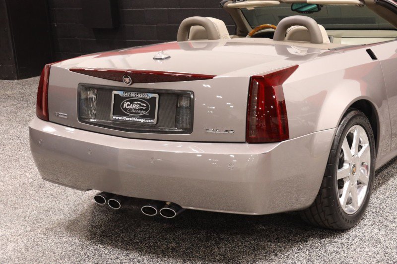 Used 2005 Cadillac XLR RWD image 31