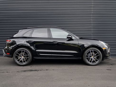 Certified 2025 Porsche Macan AWD/4WD image 26
