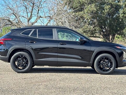 New 2026 Chevrolet Trax LT image 3