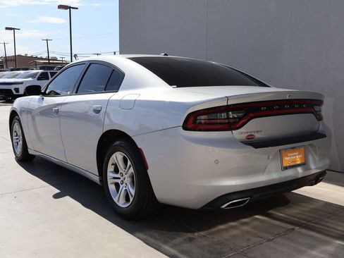 Used 2022 Dodge Charger SXT RWD image 3