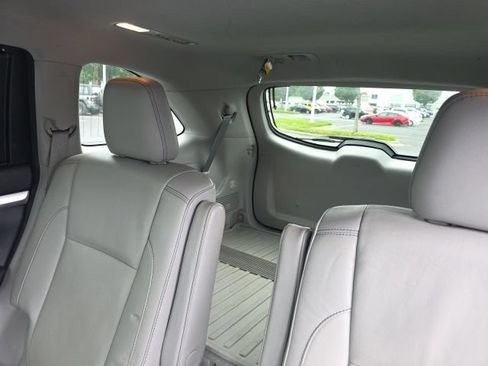 Used 2017 Toyota Highlander XLE AWD/4WD image 14