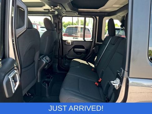 Used 2022 Jeep Wrangler Unlimited Sport AWD/4WD image 10
