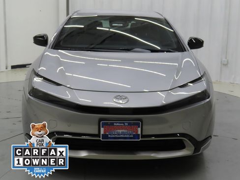 Used 2025 Toyota Prius Plug-In Hybrid image 8