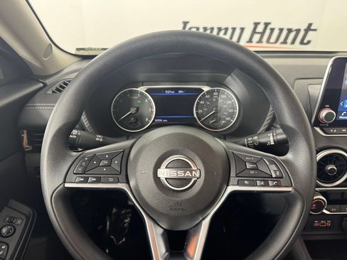 Used 2025 Nissan Sentra SV FWD image 12