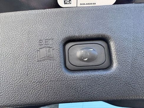 Used 2017 Lincoln MKX Reserve w/ Lincoln MKX Climate Package image 21