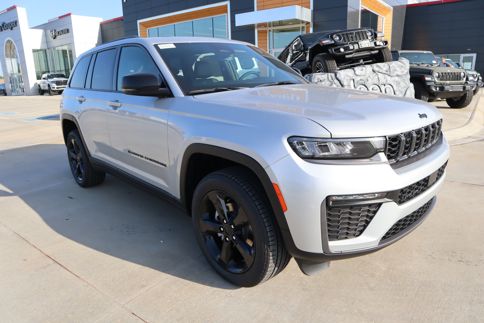 New 2026 Jeep Grand Cherokee Limited w/ Limited Altitude Package AWD/4WD 360° Tour