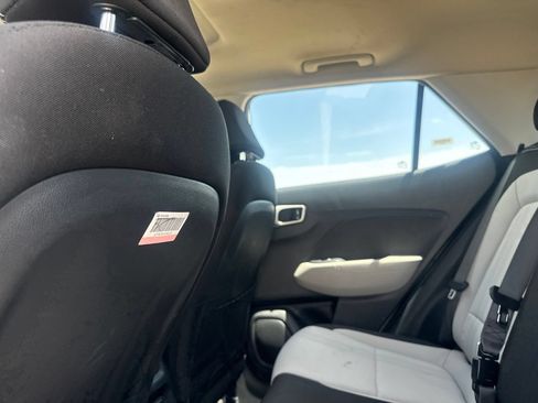 Used 2025 Hyundai Venue SEL FWD image 30