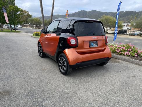 Used 2016 smart fortwo pure RWD image 7