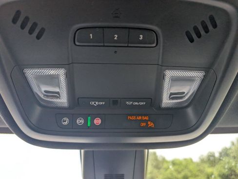 Used 2023 Chevrolet Traverse LT FWD image 18