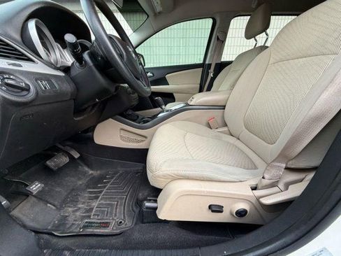 Used 2017 Dodge Journey SXT w/ Comfort/Convenience Group FWD image 19