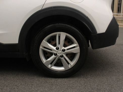 Used 2020 Nissan Kicks S FWD image 10