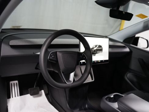 Used 2026 Tesla Model Y 2WD image 11