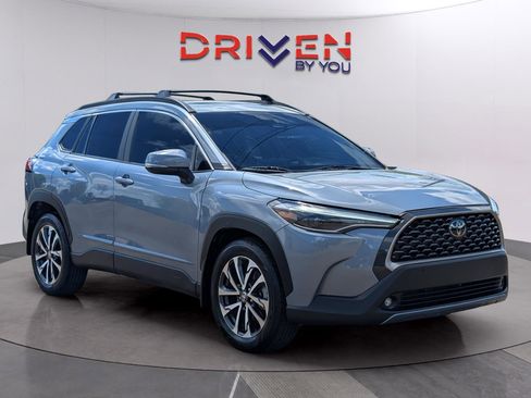 Used 2024 Toyota Corolla Cross XLE w/ Convenience Package image 7