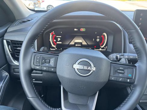 Used 2026 Nissan Rogue SL FWD image 32
