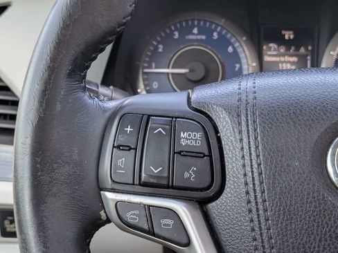 Used 2015 Toyota Sienna XLE Premium FWD image 27