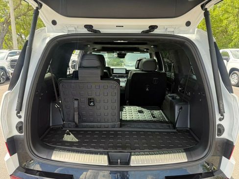 Used 2025 Hyundai Santa Fe Calligraphy image 10