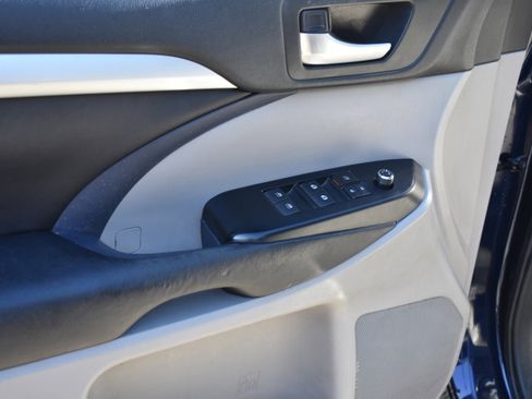 Used 2016 Toyota Highlander XLE image 26