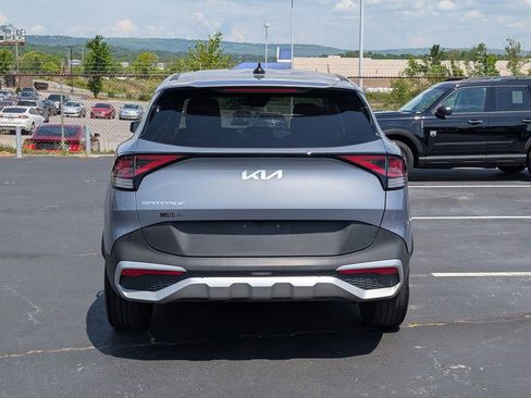 Used 2025 Kia Sportage EX FWD image 8
