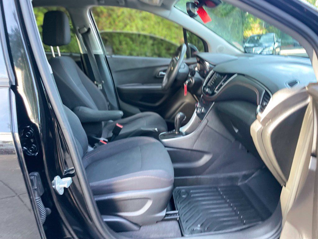 Used 2018 Chevrolet Trax LS AWD/4WD image 20