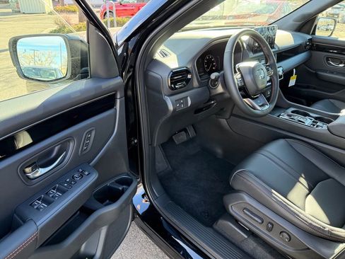 New 2025 Honda Pilot TrailSport image 11