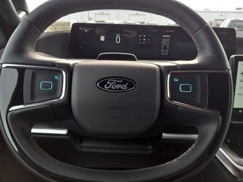 Used 2025 Ford Expedition Platinum w/ Stealth Appearance Package image 18