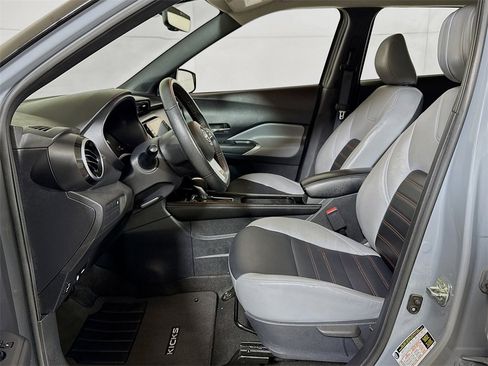 Used 2023 Nissan Kicks SR w/ SR Premium Package image 18
