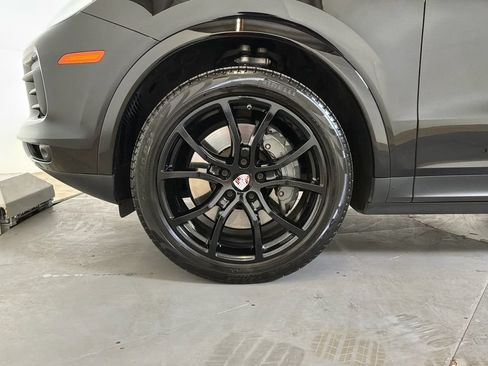 Used 2019 Porsche Cayenne S AWD/4WD image 9