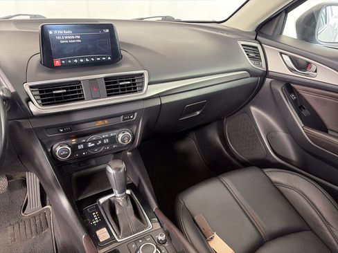 Used 2018 MAZDA MAZDA3 Touring FWD image 4